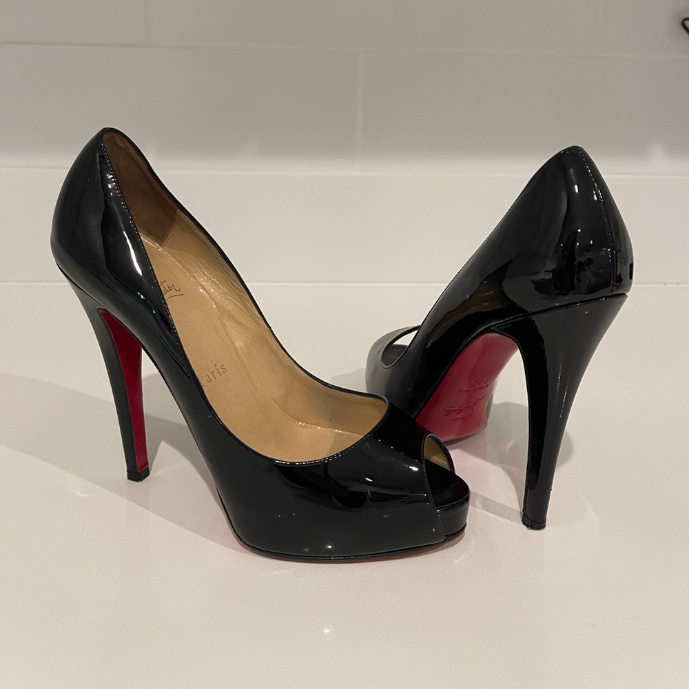 Christian Louboutin
Very Privé 120 Peep-Toe Patent Leather Pumps